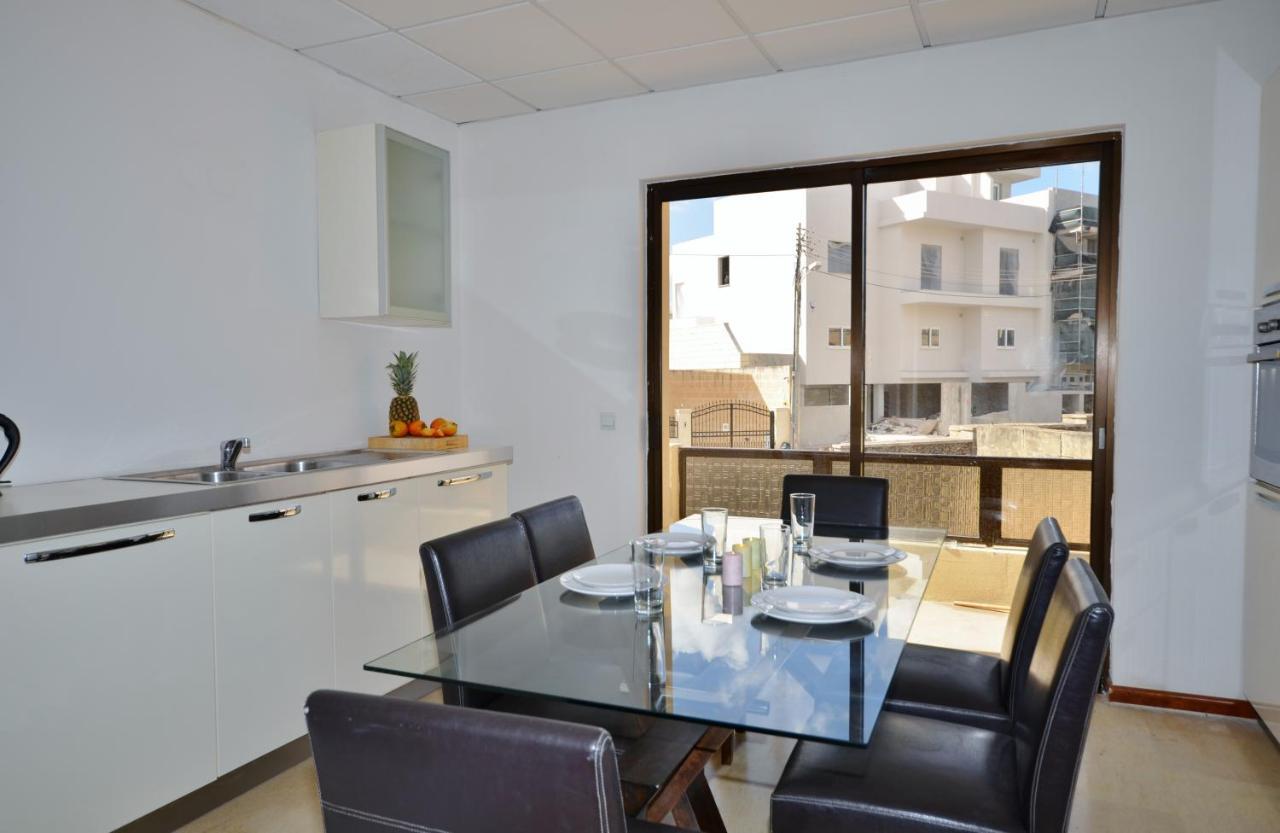 Large St Julians Central 2 Apartment Saint Julian's Exterior photo